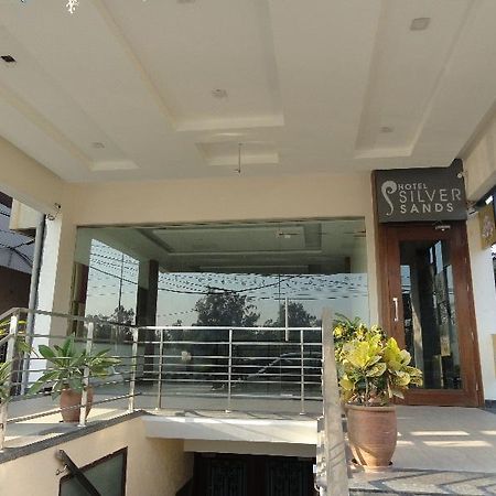Silver Sands Chandīgarh Exterior foto