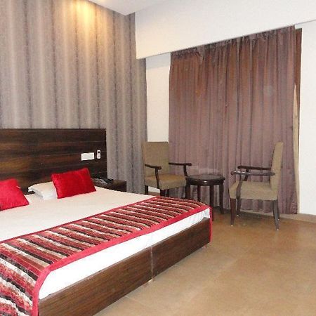 Silver Sands Chandīgarh Exterior foto